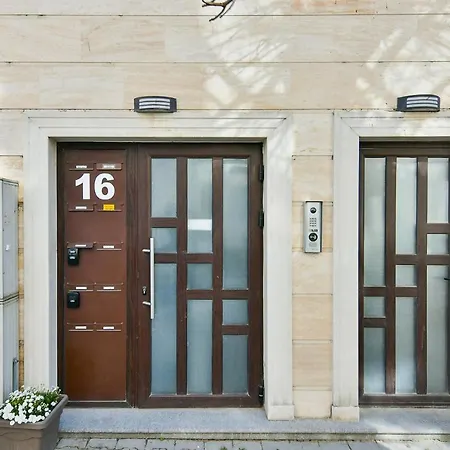 Flat 1 Lejlighed