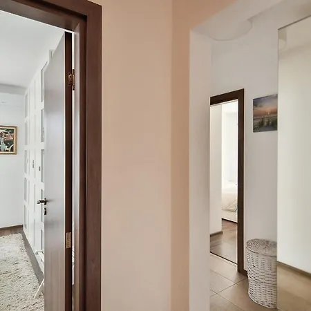 Flat 1 * Varna